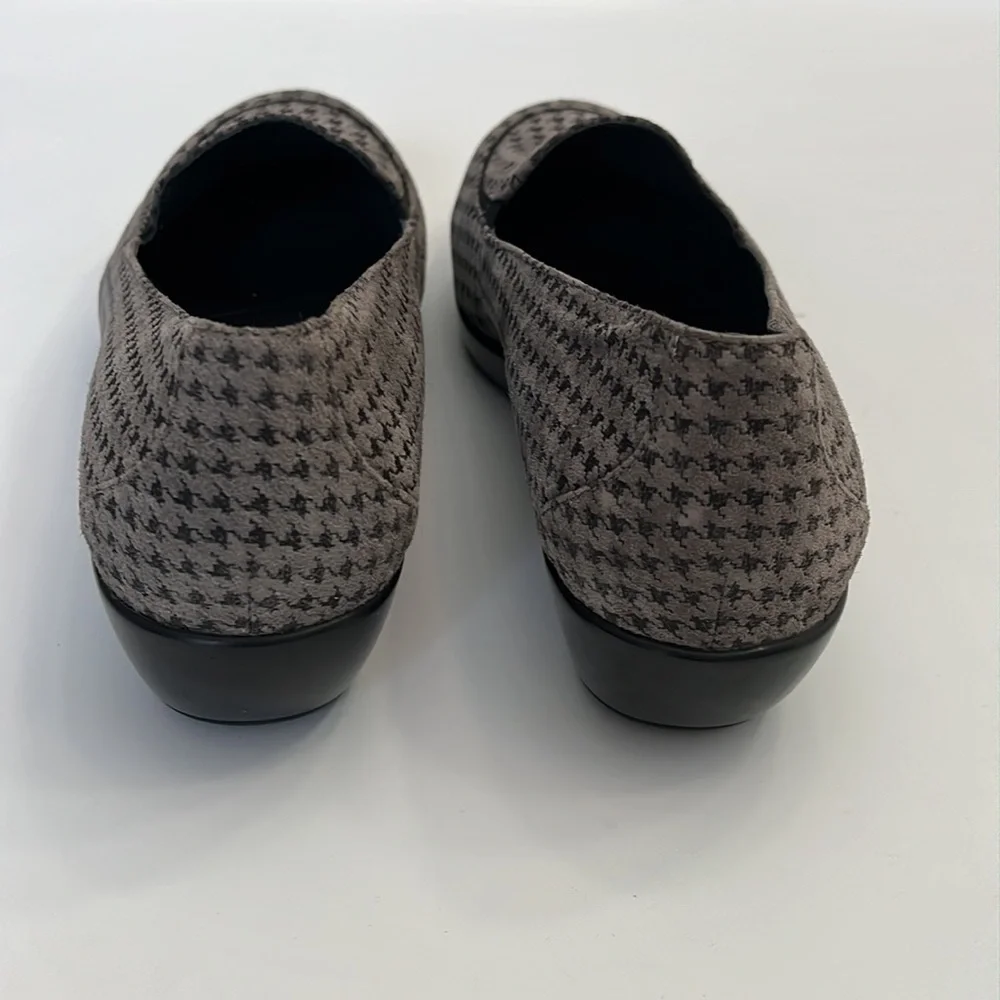 Dansko “Debra” leather slip on wedge loafer in houndstooth size 41 = 10.5/11